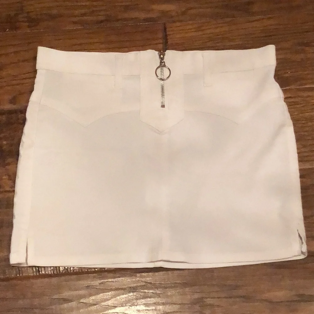 Z. Cavaricci white stretch mini skirt w/zipper size 1 juniors - Picture 1 of 10